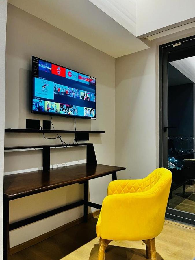 Luxe Apartment By Hey Studio'S Газиабад Екстериор снимка
