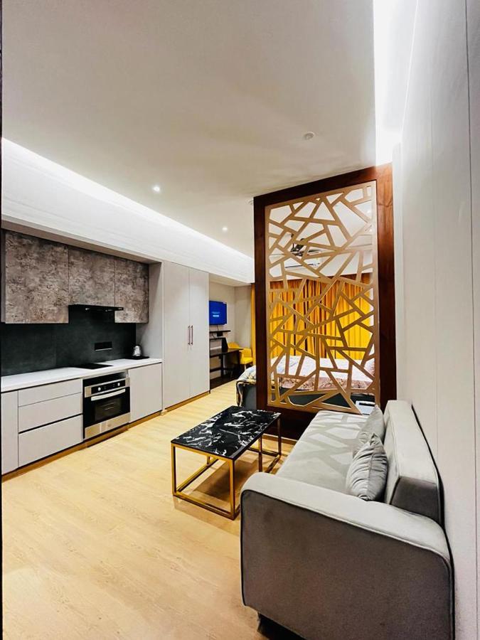 Luxe Apartment By Hey Studio'S Газиабад Екстериор снимка