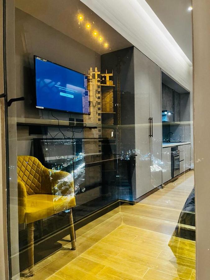 Luxe Apartment By Hey Studio'S Газиабад Екстериор снимка